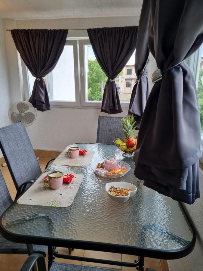 Apartmani 'Cvit' Karlobag Exteriér fotografie