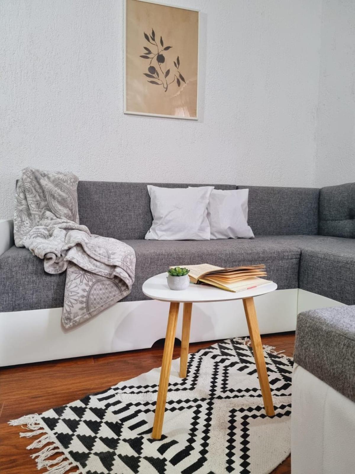 Apartmani 'Cvit' Karlobag Exteriér fotografie